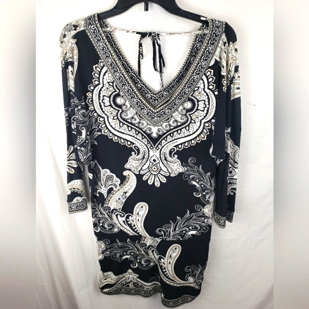 White House Black Market Black And White Paisley Sinched Side VNeck Dress Sz M